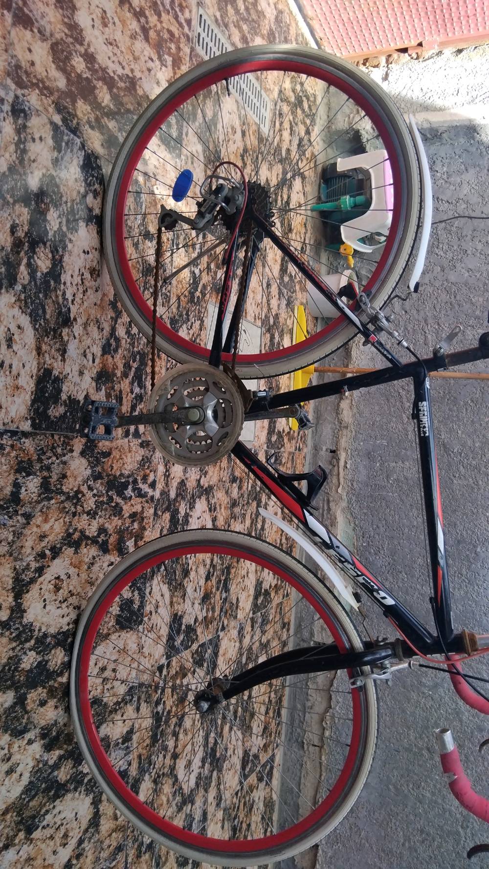 بايسكل C700سعره 90الف
شنو المقاس أو الموديل بالضبط إذا تعرفه، وهل هو C700 أصلي لو نوع مشابه؟: 
28حجم اصلي
وين موقعك بالضبط حتى المشتري يعرف منين يجي يشوفه؟: 
بغداد شهداء العبيدي 