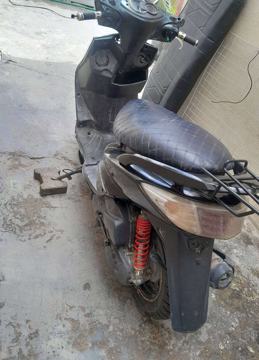 السلام عليكم 
سكنس فحل كاطعة نار الخلل كهربائيات ابيع كوم حديد
تخم تاير جديد سعر ٣٥٠ وبيه مجال حك الجية
العنوان بغداد يوسفية قصر اوسط ***********
