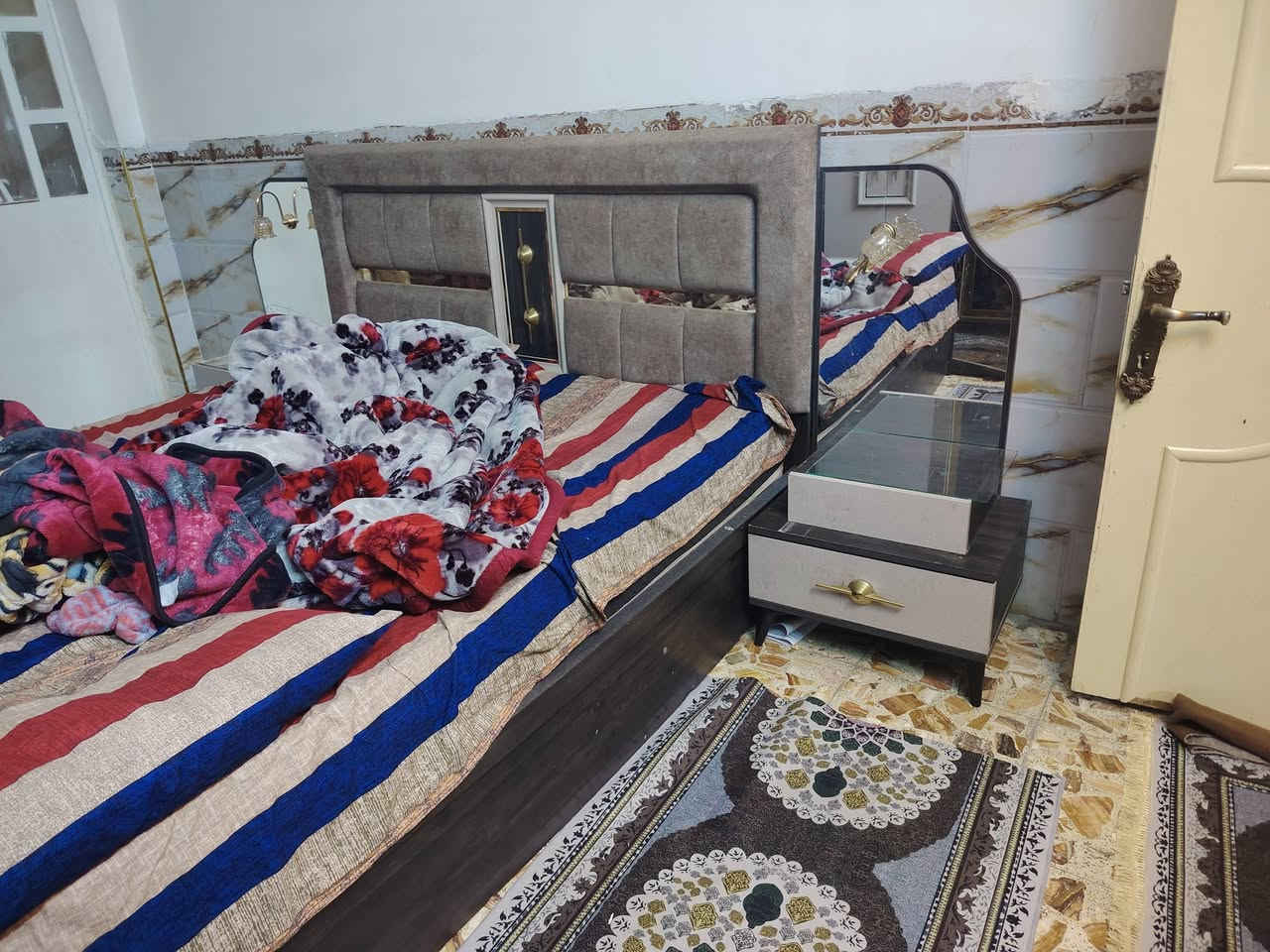 سلام عليكم غرفه تركيه نضيفه مكان بلديات سعر ٧٥٠ رقم ***********

