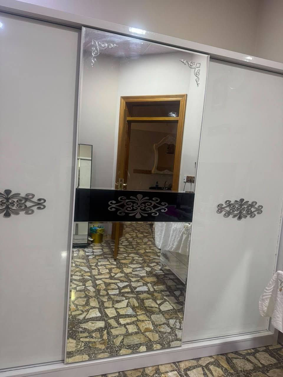 غرفة اخشاب كامله للبيع تركي باب أول نظيفة بيها فقط الجرارات تحتاج تصليح السعر ٣٥٠ الف المكان سامراء
الشراي فقط يراسلني خاص أنطي رقم صاحب الغرفه


**إذا كنت صاحب هذا الإعلان وتريد حذفه لأي سبب، رجاءا أرسل رسالة إلى الدعم الفني**