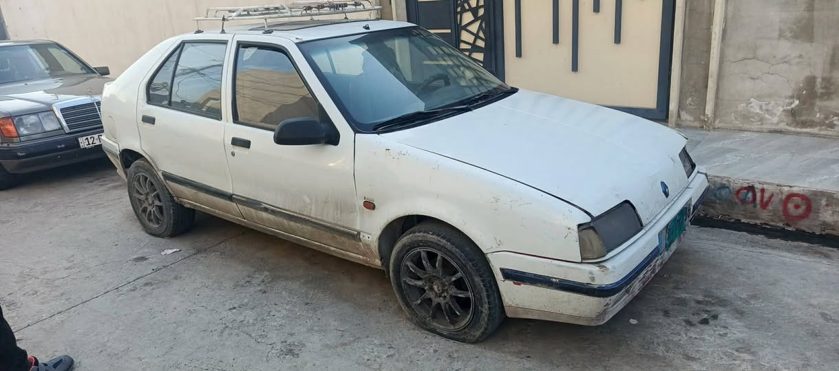 السلام عليكم للبيع سياره رينو حجم 19 موديل 93 سنويه خضره مرسمه كابون بنزين اكتروني السيارة شرط التحويل والوكالة سيارة بلدي بس ينردله محرك السعر 15 ورقه وبيها مجال شي قليل اتصل على الأرقام التالي *********** / ***********
