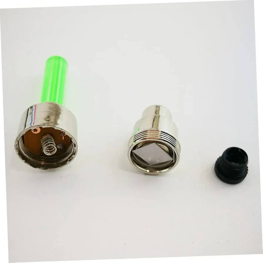 هذه المنتجات هي أغطية صمامات إطارات مزودة بإضاءة LED (LED Tire Wheel Valve Sealing Caps). 
الوظيفة: تعمل كأغطية لصمامات الهواء في إطارات الدراجات أو السيارات، وتضيء أثناء الحركة لإضافة مظهر جمالي وزيادة الرؤية.
التشغيل: عادة ما تكون حساسة للحركة، حيث تضيء عند تحرك العجلة وتنطفئ عند التوقف.
التوافق: مصممة لتناسب معظم صمامات الدراجات الهوائية والنارية والسيارات.
التركيب: سهلة التركيب حيث يتم تثبيتها عن طريق اللولب (الربط) مباشرة على ساق الصمام دون الحاجة إلى أدوات خاصة.


**إذا كنت صاحب هذا الإعلان وتريد حذفه لأي سبب، رجاءا أرسل رسالة إلى الدعم الفني**