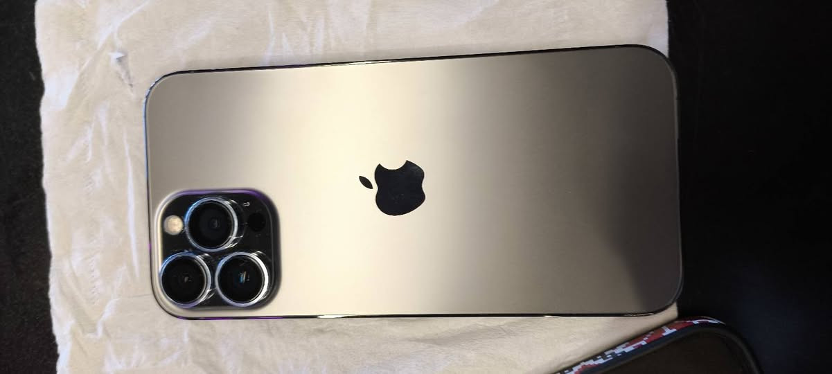 iPhone pro max13 :النوع
السعة 256 GB

اللون فضي

الحالة: نظيف جدا / استعمال شخصي

البطارية : 94% غير مستبدلة ولا مرفعة 

كلشي شغال %100 (بصمة) - Face ID - كاميرات - شبكة)

ما مفتوح ولا مصين

مع الشاحن / الكرتون (إن وجد)

السعر : 700 قابل للتفاوض )

الموقع : الطويسة شارع الجنة الاولمبية

للتواصل خاص أو واتساب ***********
