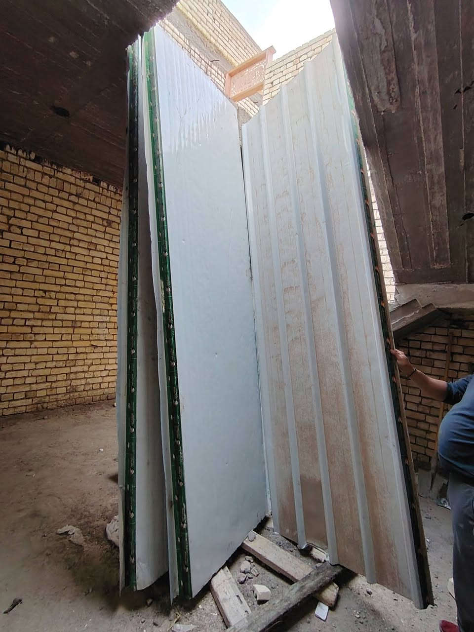 تلث قطع سندويج بنل قياس الوحدة ٣امتار ونص
وياهن الحديد مالتهن وممستعملات  اريدهن ب١٢٥
***********٤
