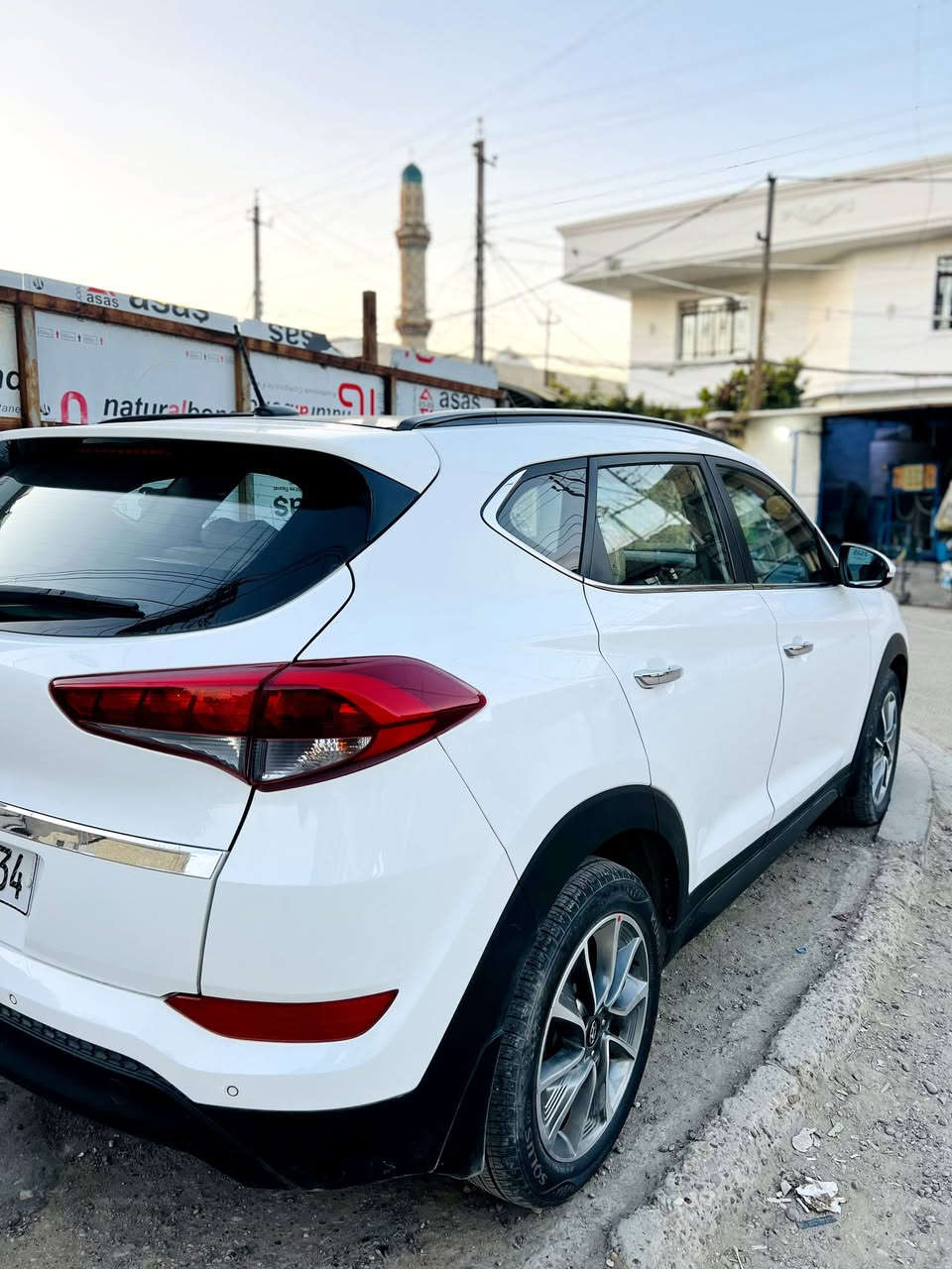 السلام عليكم للبيع توسان 2018 خليجي. محرك 2000دوش سياره مكفوله كفاله عامه من ضربه. وصبغ وبارد حته الدعاميات   من الصبغ فقط البنيد  كشر اثر فاره غسل (مي قوي)  موضحه بل صوره سيارة جديده ماشيه 70حقيقي وبيها سونار  
مواصفاته 
بانوراما  اشاير مري مري شفط 
سويج عدد2
شاشه كار بلي
برده خلفيه
لد نهاري ليلي
دشبول قطعتين 
رقم بغداد تحويل مباشر 
السعر 185
المكان بغداد‏‪***********
