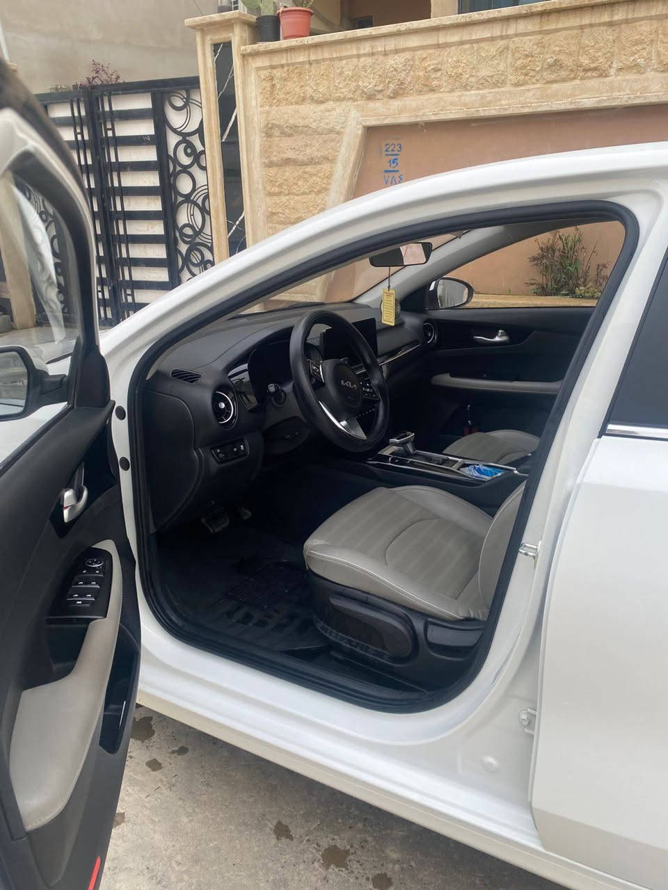 توكلنا على الله 🤲
الســلام عليــكم 
ـ K3 رقم شمالي  2022 انـگليزي
فول مواصفات 
ـ أمتـياز الصـين ـ كفــالة عامــة
ـ محـرك DOH دبل نـوزل ـ1500تيـربو 
ـ إشـارة ترحـيب ـ بصمة تشغيـل وابـواب ـ إشـارة مـري جانبيـة ـ الـمري شـفط ‎ـ كاميـرا متحركـة مع تحـكم بالكاميـرا
ـ شـاشة كـبيرة ـ شـاشـة تبريـد منفصلة
ـ عـداد سرعـة ديـجـتل ـ ايـربـاك 6 
ـ مقـاعد جـلد ـ فتـحة سقف سلايـت
ـ لايـت 3 عدسـات ـ حـاجـب led 
ـ بـك لايـت متـصل led 
ـ تحـكم  ستيرن فـول جـهتين 
ـ سـايد بـريك كـهـربائي ذكـي‎
ـ نظـام ـ اوتـو ـ هولـد ـ مـانع انـزلاق 
ـ نظـام قيـادة مـتعدد 4
 ـ سبـورت ـ ايكو ـ كـومفرت ـ سمـارت
ـ گـير طـيارة شـاشـة ــ إنـارة led
ـ ويـل كب كروم 16 ـ حساس4 ABS
ـ حساس TPMS ضغـط الاطـارات 
ـ مـنافذ شـحن Wireless عدد 3 تبريد قطعتين 
ـ عـداد الـكيلـو مـتر 20 
مكاني موصل حي العربي سعر 145 بيها مجال  اتصال برقم ***********
