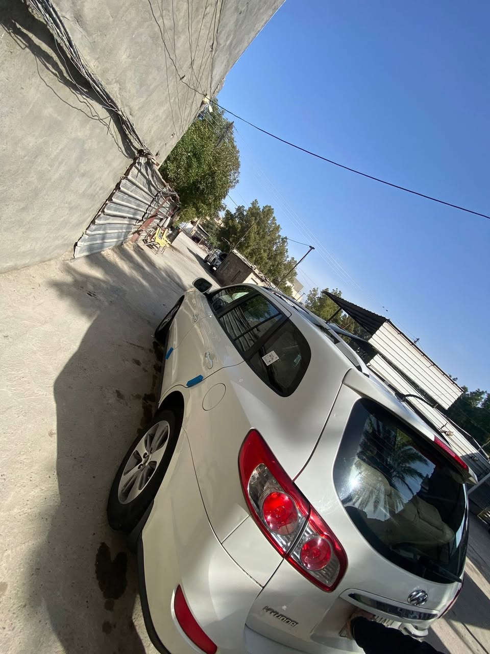 السلام وعليكم سنتافيا 2012 شركة العامة بدون مواصفات مكينة 6 سلندر ماشية 100 الف كيلو السيارة حلوة وجاهزة بيهة بارد فقط السونار موجود وية الصور مكانهة بغداد حي الاعلام سعرهة 160 ورقة وبيهة مجال بسيط 
***********
