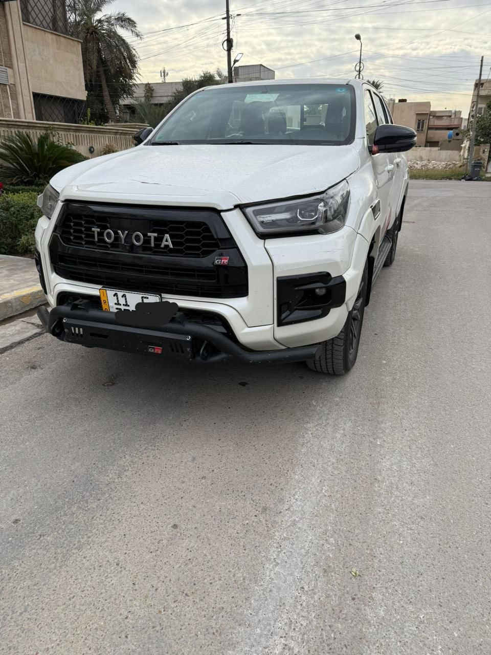 السلام عليكم

هايلوكس جي ار 2022

ماشية 100 رقم بغداد دولي

كويتي اصل

سيارة جديدة بمعنى الكلمة ماخذها زيرو

ملاحضة بسيطة باب خلف السايق بي طعجة اثر دراجة شحن وسويتها وصورتها موجودة

الباقي كفالة عامة شرط السونار

مكان السيارة البنوك
***********
