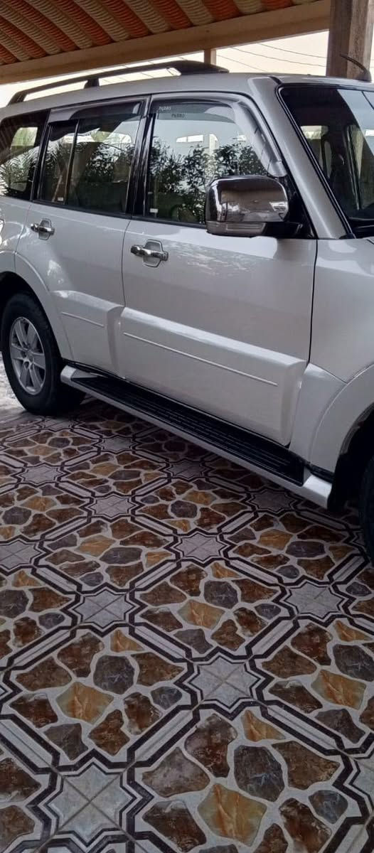 السلام عليكم باجيرو للبيع  موديل ٢٠٠٨كفاله عامهً السياره محدثه ٢٠١٥ مناقصها شي كامله علا اخر حبايهً مكينه كير مكفول السعر ١٢٥ ***********
