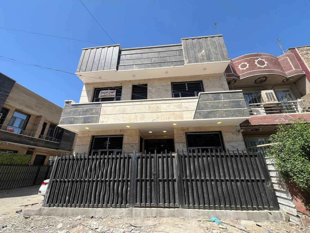 مكتب ياسر الزبيدي للعقار 🏠
الدار للبيع. ركن  بناء حديث 2025.     موقع مميز 

المساحة. 47م.     الواجهة.  9م.     النزال. 6م

يحتوي.  غرفة ارضية. صالة.  خدمات. 

  الطابق. الاول.  غرفتين. خدمات. 

الموقع.   القاهرة. الثانية.  قرب الشارع العام. 

‎*   ياسر الزبيدي للأستثمار العقاري 
‎* بغداد - القاهره- شارع حسينة أل الرسول
‎* او الاتصال الارقام التالية
‎‏* ‭0771 320 6707‬
