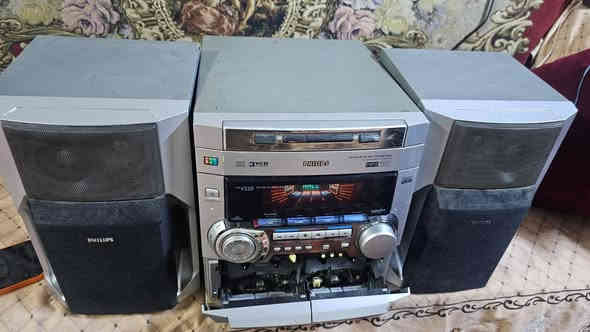 السلام عليكم مسجل فليبس الماني اوكس شغال راديو شغال كاسيت عوزه قوايش وقرص باب ميطلع صوته كلش حلو  سعره ب45الف  رقمي ***********
