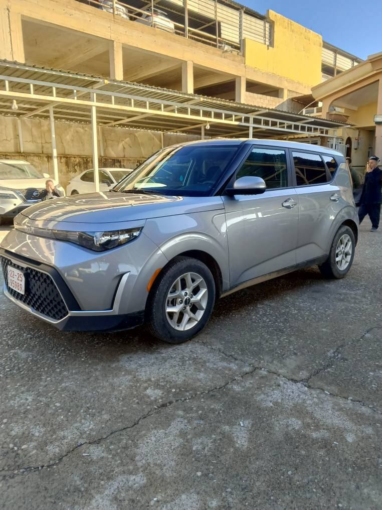 كيا صول وارد امريكي 
موديل 2025
مواصفات 
شاشه كبيره 
كاميرا دوار 
رادار امامي 
رادار خلفي 
حساسات 
تحديد سرعه 
تحكم استرين 
بيها بعد اهوايا مواصفات 
بيها جاملغ وأحد صبخ 
بدون ارباك 
سعرها 140 ومجال بسيط 
مكان سياره عقره 
تلفون *********** اكر, نينوى
