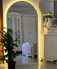 مرايا • ١٤٥×٦٠ • قابلة تفاوض