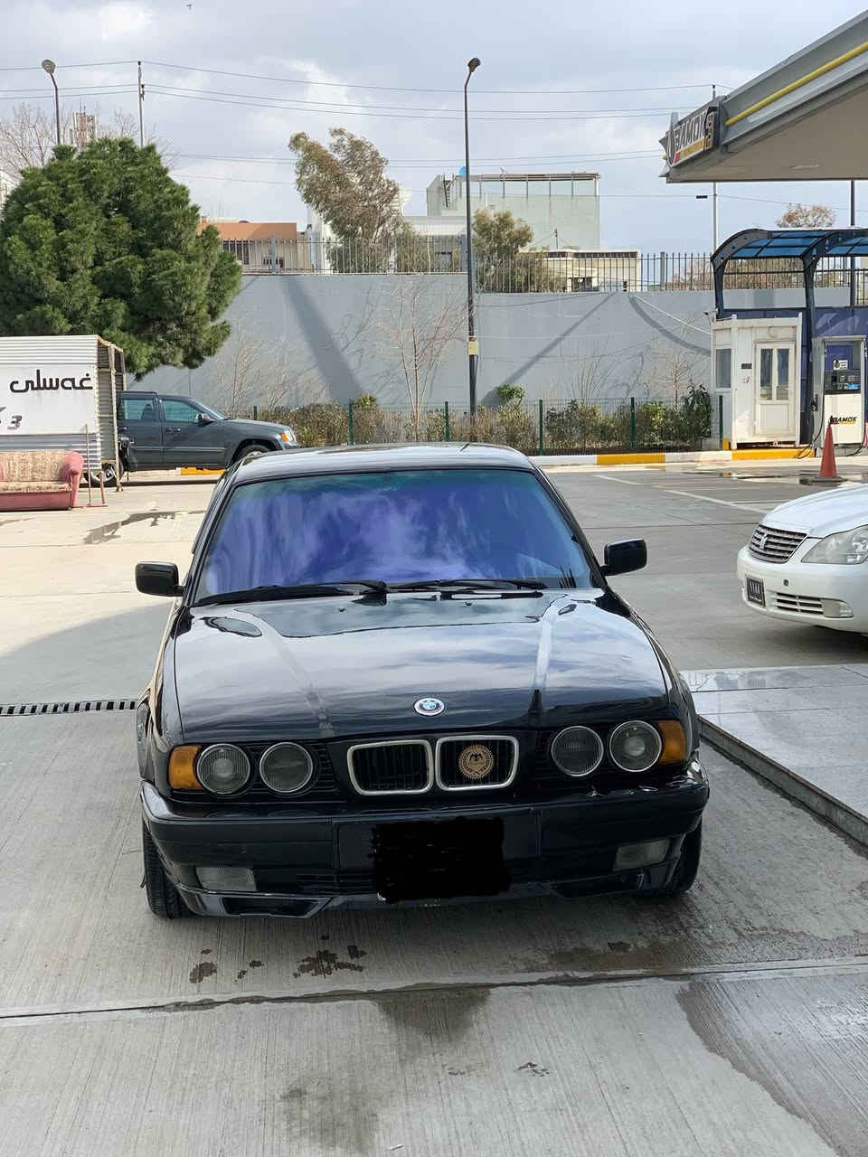 1994 iA
525 بیلاد ئۆتۆماتیک دوگمەی s و بەفرەکەی ئیشەکات تەبرید ساردو گەرم کوشن جلدو کوشن گەرم  کوشن سیاحی ناو فۆرمیکا دەبڵ ئێرباگ دەبڵ چەکمەجە تەبرتید لەمس هۆکی بیلاد ڕەقەم سلێمانی بە شەرتی تەحویلو خرامە 
لە سلێمانیم
سعریشی ٥٧ گەڵا 
***********
