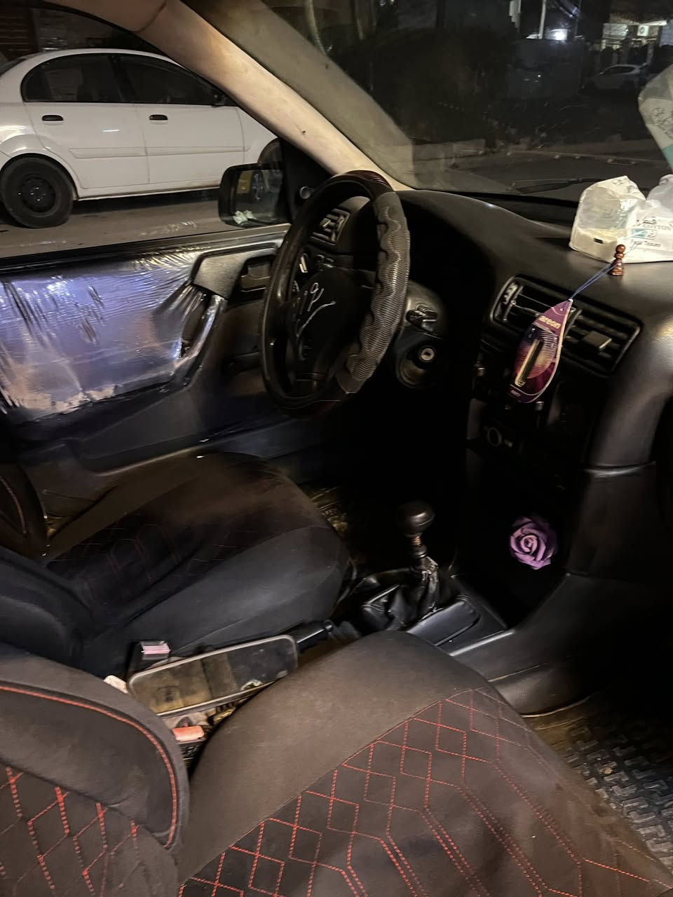 السلام عليكم 
اوبل فكترا 16 موديل 1992 بدون صبغ فقط دوائر خلفيه  وقبغ صندوك مبدل  مكينه  مال كصه  طخم تاير  جديد  باتري جديد  الداخل مدوشم جديد كاربون بانزين بيها السعر 40 وبي مجال قليل 
***********
***********
