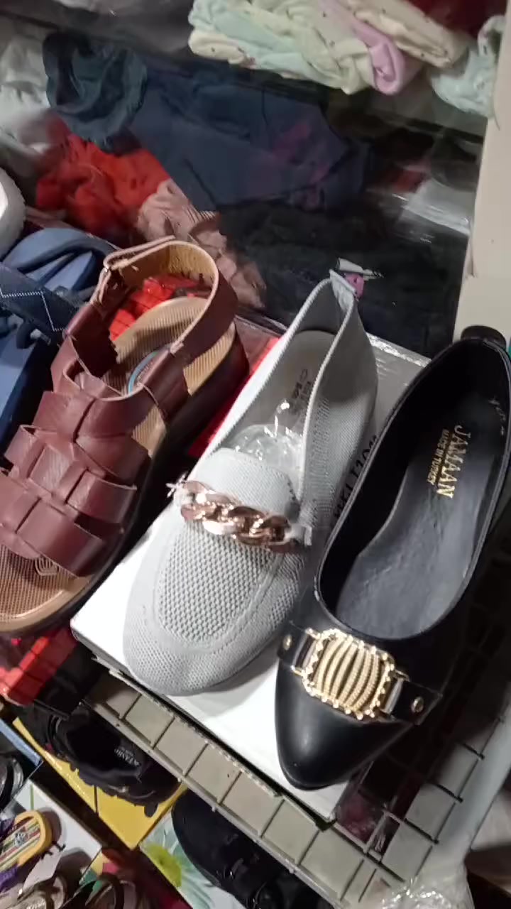 شلعة ٣٥ قطعه بالكراتين اغلبهم ٢٢٥٠ بالفين وربع مكاني بابل متوفر توصيل
***********
