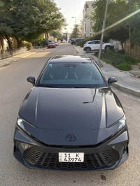 كامري 2025 هايبرد   مواصفات se   محرك 2500 هايبرد   شاحن وايرليس   داخ...
