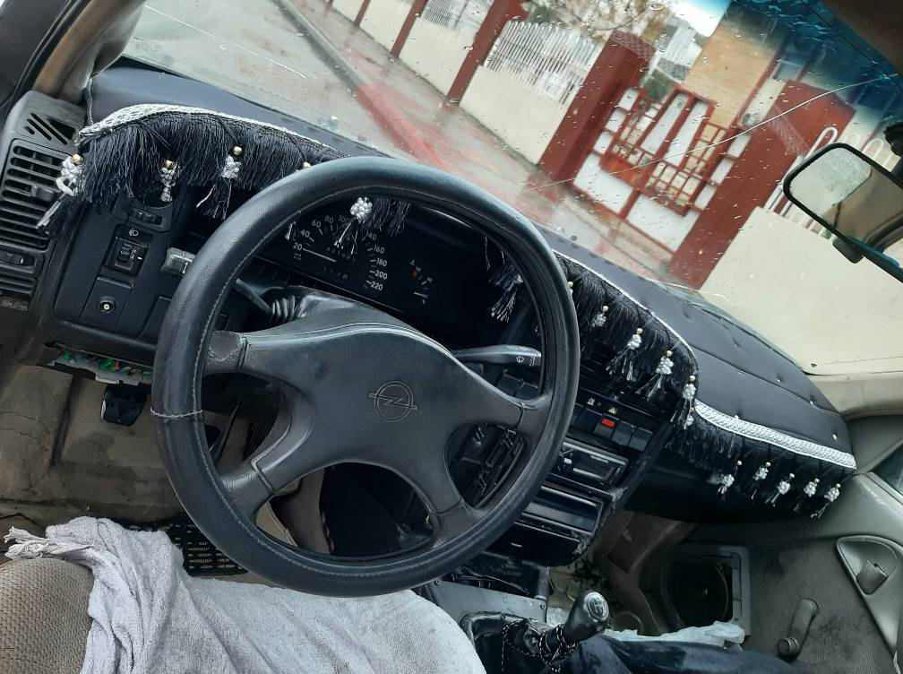 ئۆپڵ ئۆمیگا 
مۆدیل 1990
مەکینیە 20 بەشەرت
گێڕی بەشەرت
کلاجی بەشەرت
تەقەو ڕەقی بەشەرت
ئاڕمی پلاستیکی سلێمانی بەشەرتی ئەولیات
سەیارەیەکی زۆر تنو تۆڵە گێجو گەرمی ئیش ئەکات
ناونیشان سلێمانی
سعری 15گەڵا کەمێک مەعاملە
مشتەری تەلەفونبکە
*********** السليمانية, العراق
