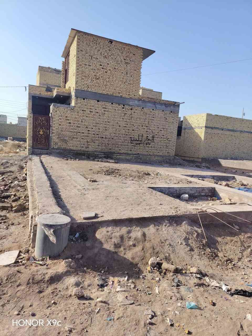 السلام عليكم دار للبيع خلفية مجر حالين علية اسكان 20+ قطعة مامي رباط جاهز العنوان حي الكرامه خدمات كاملة***********
