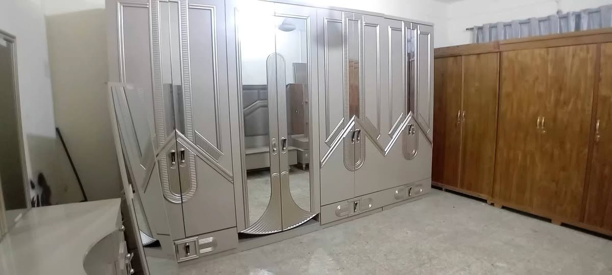 اللهم صل على محمد وال محمد الطيبين الطاهرين⚘️⚘️ غرفه استخدام قليل فول نضافه تركي🇹🇷🇹🇷🇹🇷 ماركه اناره سرير مخزن وكناتير ٣باب🌻 ومنضد ٦باب🌹 للإستفسار الاتصال *********** واتساب ماسنجر
