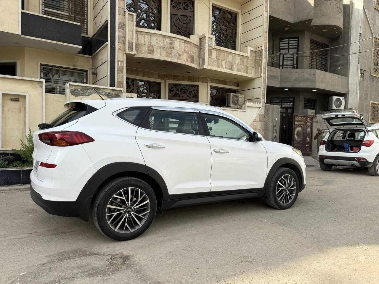 توكسان 2019
السياره اخذتها زيرو بموديلها صار عندي طخه بل جنطه 
سويتها بارد ثلاث اصابع فقط سويت فحص من ردت ابيع طلع عندي بنيد مبدل بلادي بدون صبغ ولا حادث شلون ليش ما اعرف المهم بيها تبديل بنيد 

رقم بغداد الدولي الجديد
 مشروع وطني سنويه جديده
السيارة ب اسمي 
ومحول الرقم الجديد 
يعني من كلشي كاملة الياخذه مجرد تحويل ثاني يوم
والاسبير المقدس منازل
مواصفاته /
بصمة تشغيل
بصمة ابواب
خمس عدسات
٣ انضمة قيادة
٢ كراسي كهرباء
الداخل كشنات جلد
٢ لدات امامية 
ثلاجه بلجكمجه
محرك ٢٠٠٠ دوش
اي بي اس
فول تحكم ستيرن
حاجب نهاري
كشافات زينون
الدشبول والغرفه الداخلية كله صاج
حساس خلفي
مري شفط ويا القفل
سايد بريك بلرجل 
نضام ترحيب
ويل ١٨
مخرج Aux 
مخرج usb
لد امامي 
لد خلفي
لدات باليدات
لدات بل مري ترحيب
مثبت سرعة
اشاير بلمري
يدات نيكل 
قطعتين تبريد
السيارة مدوشمة ارظيه جلد وكشنات  
تبربد فول 
محرك مكفول 
كير مكفول 
السيارت كلها على وضع الشركه بدون تصليح 
يعني الياخذة مجرد تحويل
السياره سعره185$ و بيها مجال 
مكان السيارة بغداد الدوره 
وهذا رقمي 
***********
