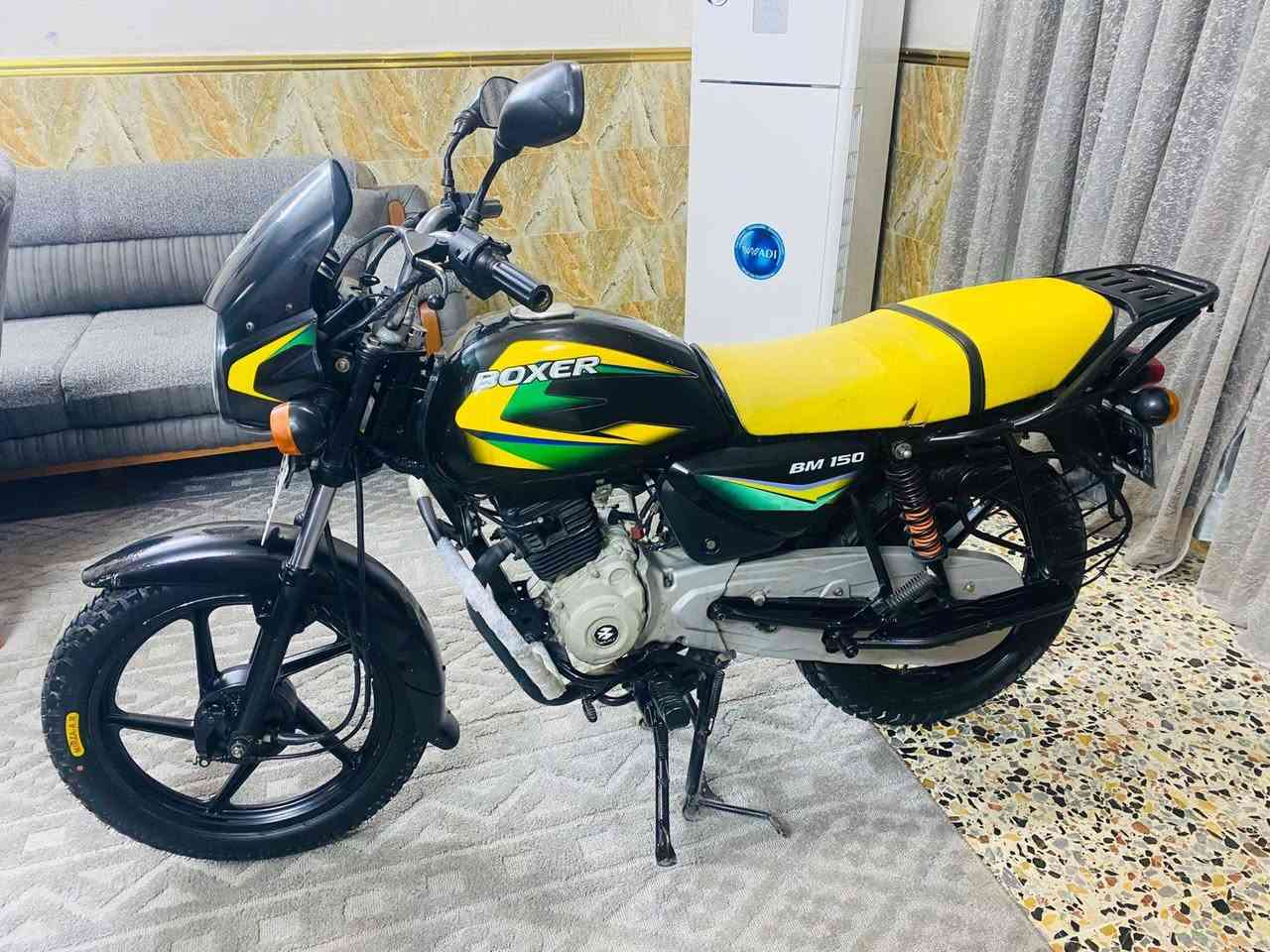 السلام عليكم ورحمه الله 
بوكسر هندي موديل 2021
ما مفتوحه بلاديه 
مكينه كير كهربأيات خير من الله
لايت زنون عالي ناصي
تختم تاير جديد
مكينه ناعمه دراجه ما متعوبه حلوه
سنويه بأسمي تحويل ثاني يوم
بيها هسه صالحه لمده سنه كامله
يعني ميحتاج تنهز شغلتك ممتازه
وين ميعجبك افحص افحص
مكاني بغداد شهداء البياع
السعر قفل من الاخير لا اعاملك ولا تعاملني
1850 الي يعجبك اهلا وسهلا ميعجبك هم اهلا وسهلا وعلى راسي 
وهذا رقمي***********
