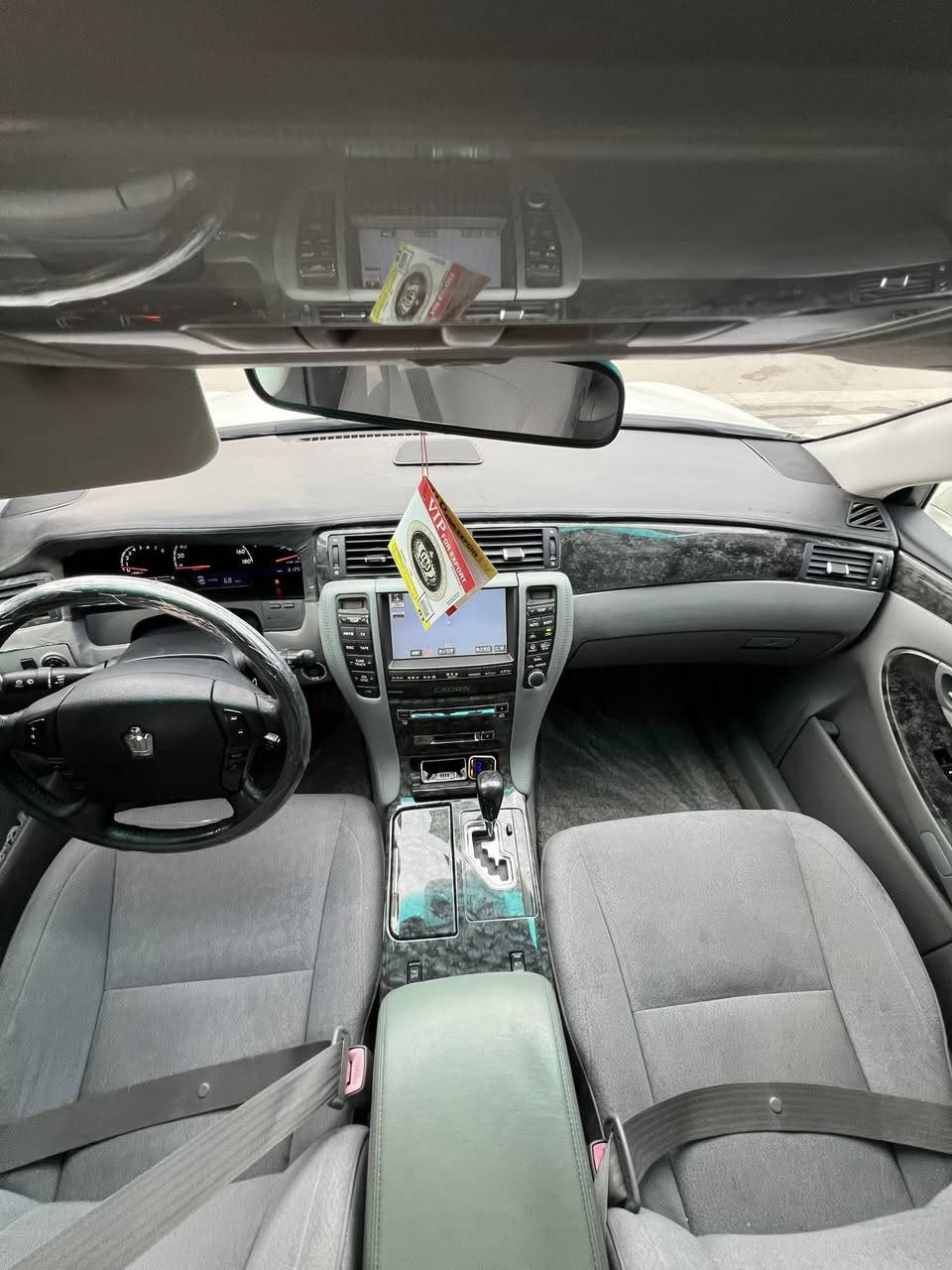 سلام عليكم. تويوتا كراون شاهينه. مديل. 2005  شاصي 82 دخول جديد تسجيل جديد مزاد دوله  ماشيه 61 ألف تحويل ثاني يوم سنويه لل 31 كفاله عامه كص ونغل جثه وضربه وصبغ وعيب شرعي. مواصفات دكمتين أربع كراسي كهربائي ستيرن كهربائي داخل رصاصي. زيرو غرفه بل كارتون تحويره  ميه بلميه مشط يسره بلاد حداده مكينه كير تخم تاير ميه بل ميه سياره جديده مناقصه برغي. ويل نفطي لبلادي مكاني بصره. سعره 150 وبيه مجال للشراي *********** رحمان.

