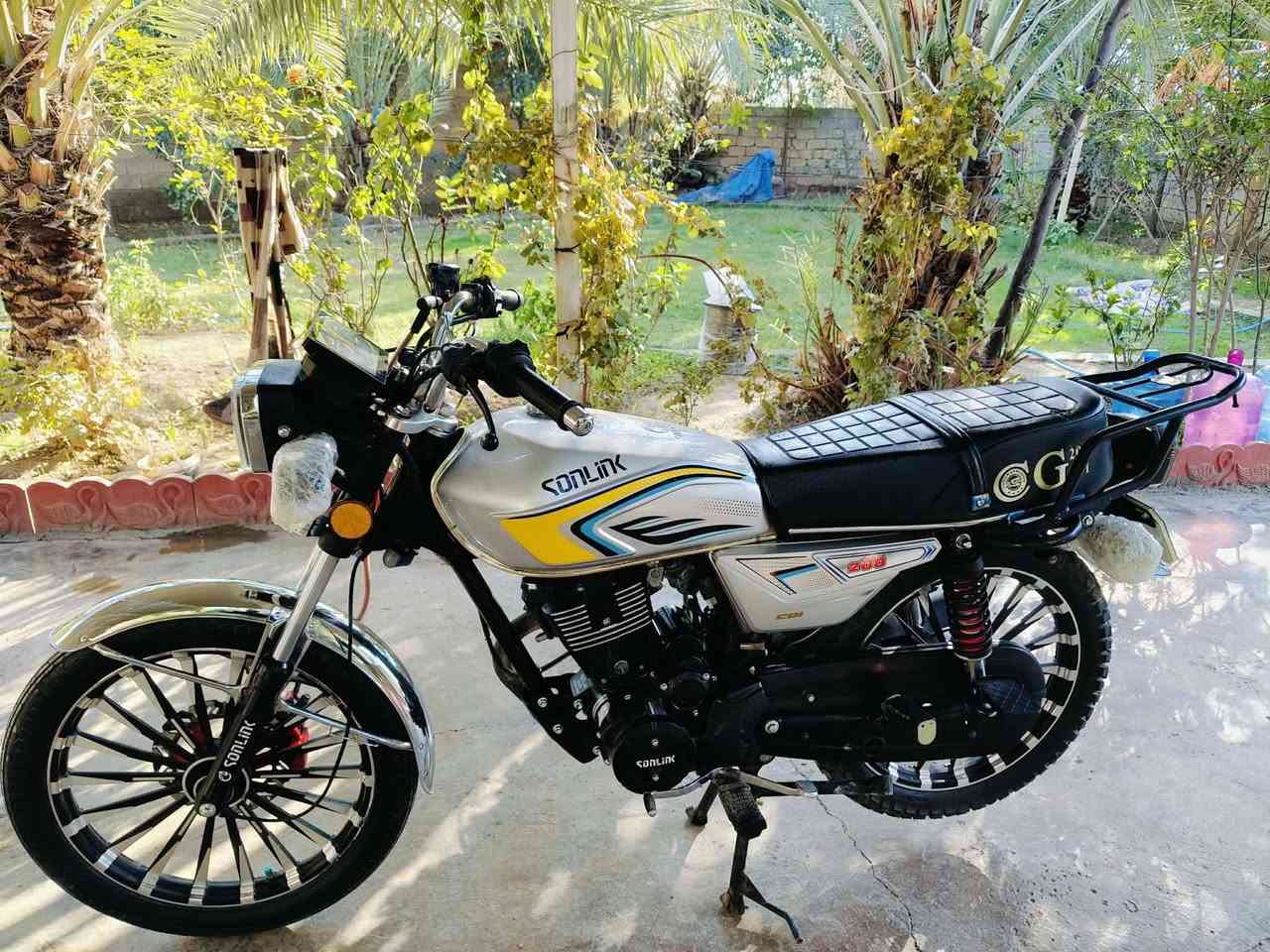 السلام عليكم سيفان 2025(باب اول)مكينه سوده 200cc للبيع النضافه كدام عينك تجي تفحص وتشوف  فول شلعه ومعدل تخبل مكاني ديالى دلي عباس  السعر 800 وبيها مجال للاستفسار على الرقم ***********
