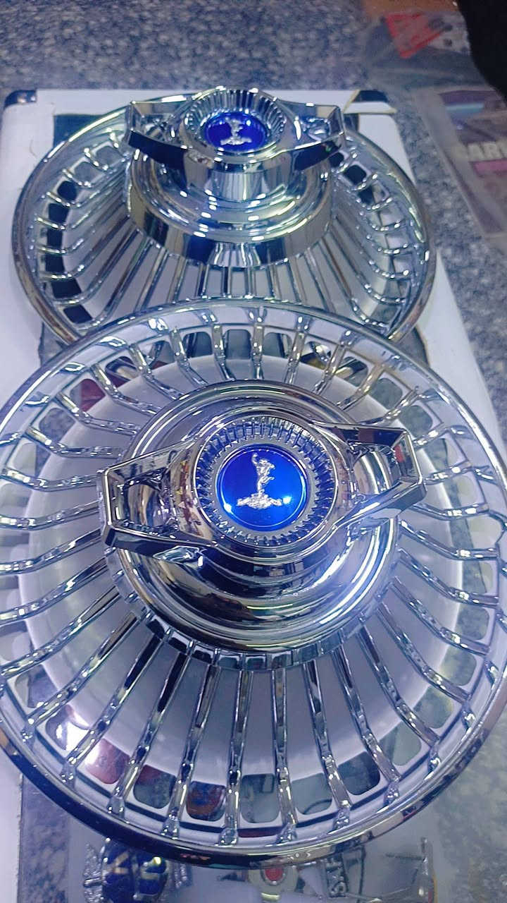 السلام عليكم كبات شوفر للبيع جدد تريد هنه وشاخات تريد بدون شاخات حجم 15 عنوان بابل متوفر خدمه توصيل للحجز ***********
