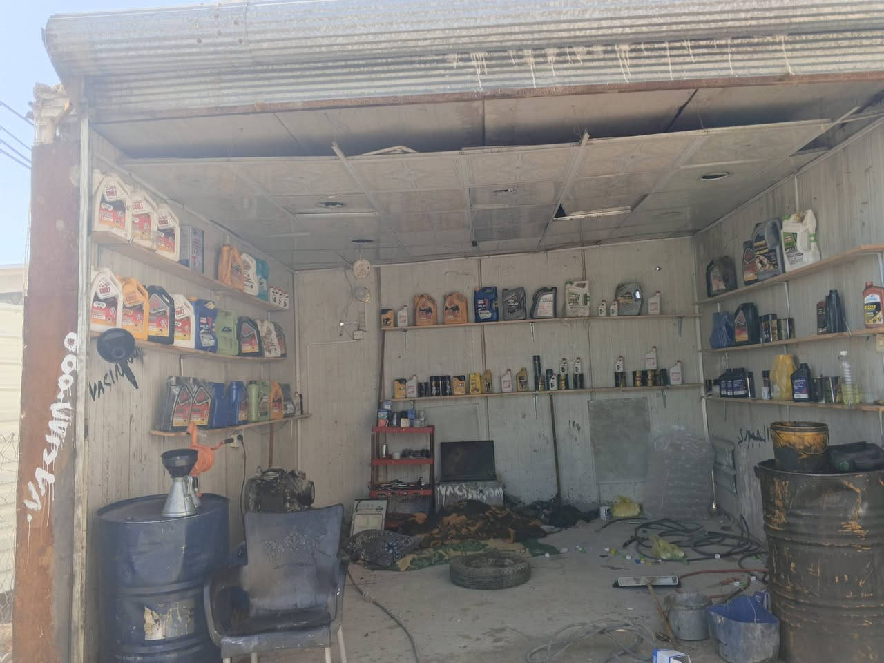 سلام عليكم كشك البيع فارغ مو هوه وغراضه بس الكشك السعر 750 ***********
