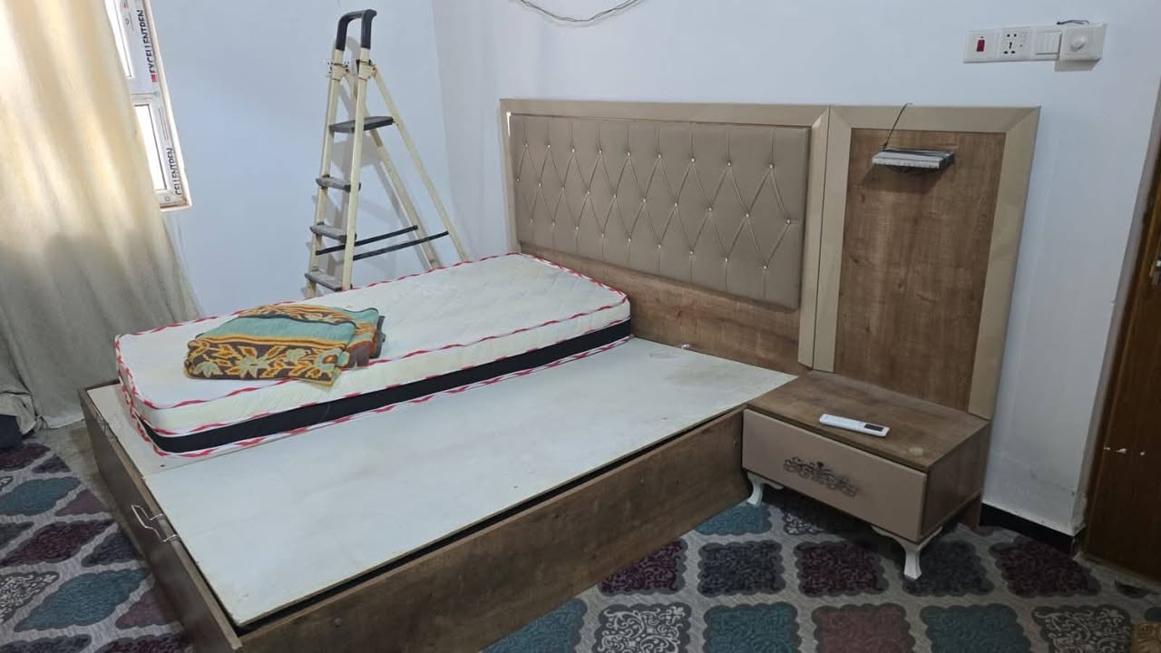 غرفه تركي نضافة 80بالميه مابيه ضرر. بس ميز لمرايه سكه موجوده ماكاعده عدل 6قطع ب400وبيه مجال


**إذا كنت صاحب هذا الإعلان وتريد حذفه لأي سبب، رجاءا أرسل رسالة إلى الدعم الفني**