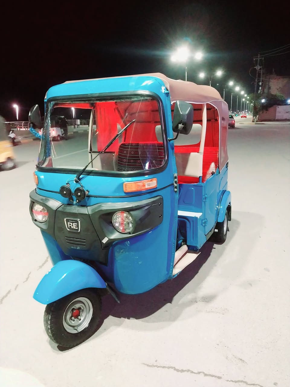 السلام عليكم تكتك للبيع رقم واسط تحويل ثاني يوم  موديل 22 المكان واسط قضاء الحي لتصال ***********
