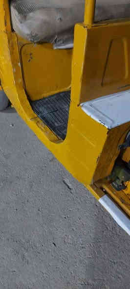 تكتك لبيع ١٩ شهر ٧ اوراق تكفل لترقيم 
مكان كوت درجه تخبل كشره نضيف 
ما بيه ضربه بدي مكفول بيه بلغد بارد 
مكينه مكفوله تنقيص وتبخير محرك يخبل 
مكان كوت سعره    ٤٥٠٠ وبيه مجال غليل 
***********
