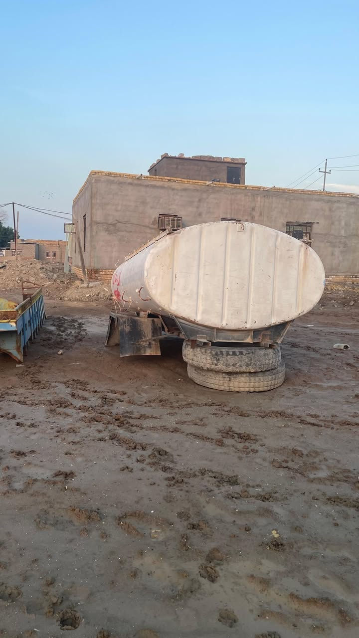 السلام عليكم تانكي للبيع طول ٤متر مال زيل مكاني الناصريه باقي التفاصيل عل هاذه الرقم ***********
