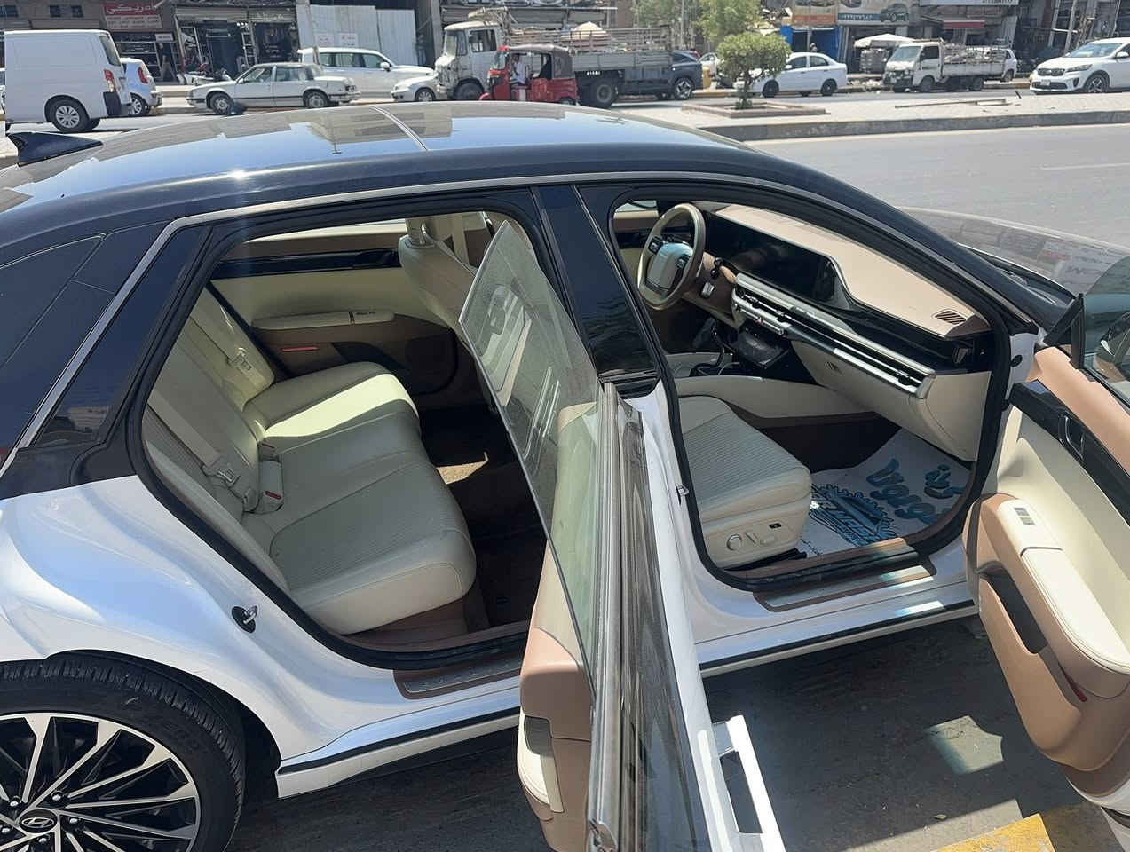 السلام عليكم ازيرا موديل ٢٣ رقم بغداد بنزين
سياره بدون صباغ سياره فول واحد على واحد سعره ٢٥ بي مجال  

***********
