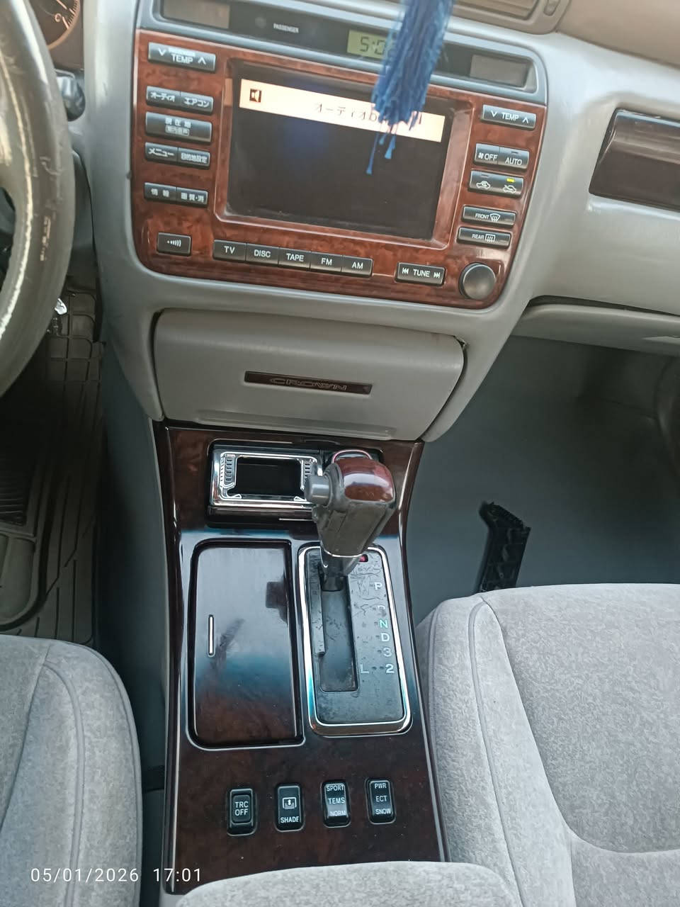 السلام عليكم تويوتا كراون اربع دكم برده بيع ومراوس سياره مكفولة ١٢٨ وبيها مجال تحويل مباشر ***********
