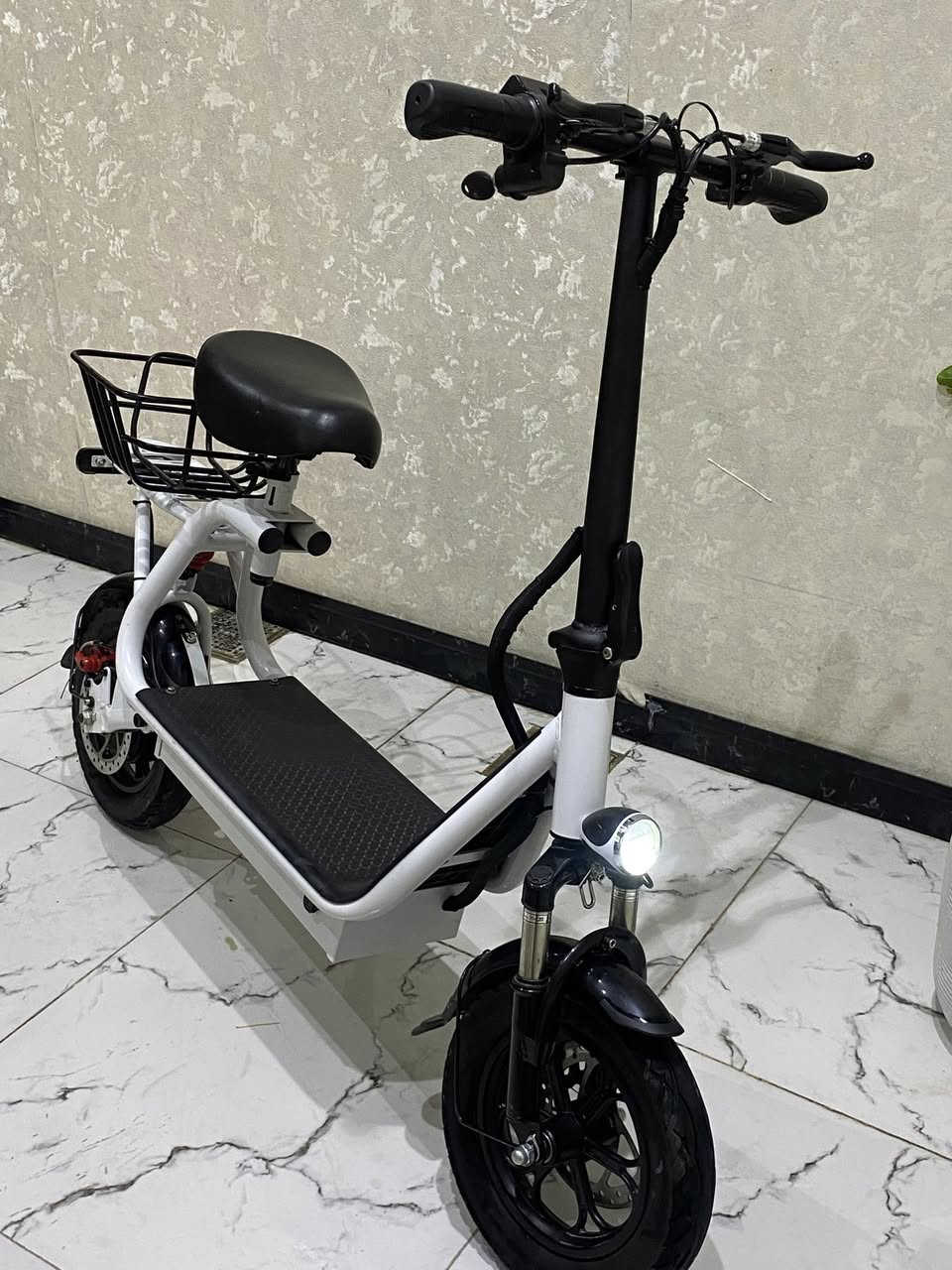 سكوتر شحن مستخدم شهر واحد  لتواصل *********** بي واتساب العنوان بغداد.  الدوره.  السعر ٣٥٠ وبي مجال بسيط
