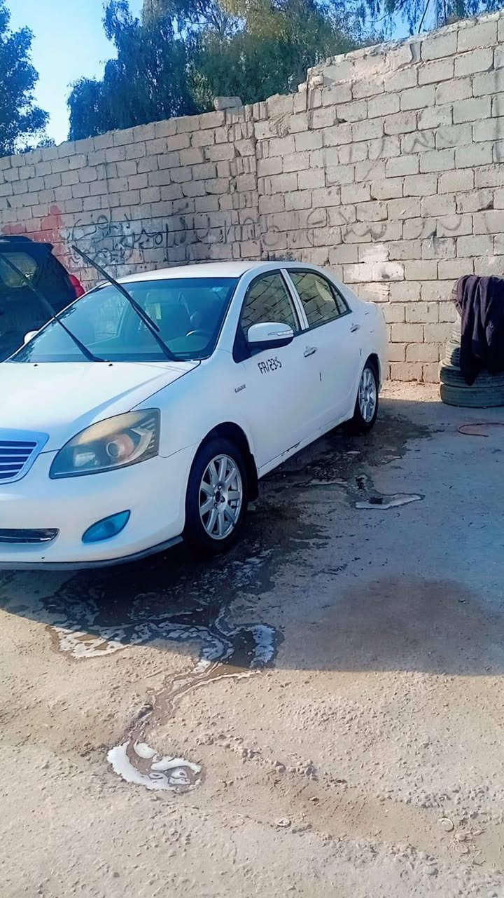 .سلام عليكم جيلي موبل 2013مكفوله عام كلشي شغال بيها تخم تاير مكينه وكير بلچيس تبريد ثلج  الغرفه حلوه رقم الجديد بغداد السونار بلصوره كلشي واضح كدامك 
واتساب او اتصال ***********
