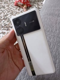 ريلمي GT NEO 5SE • ١ تيرا • شاحن ١٠٠ واط