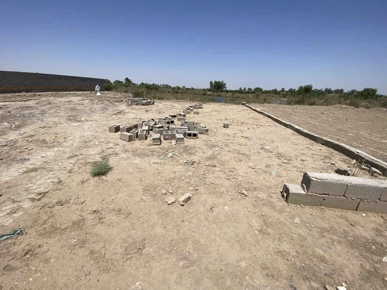 ٣٠٠ م
حيّ الجوادين  داخل فرع مقابيل الملعب الجديد(بجهه حي الكوفه)
مقابلها مجمع سكني/شارع ١٠ م
١٢م
***********
خاص متوفر
