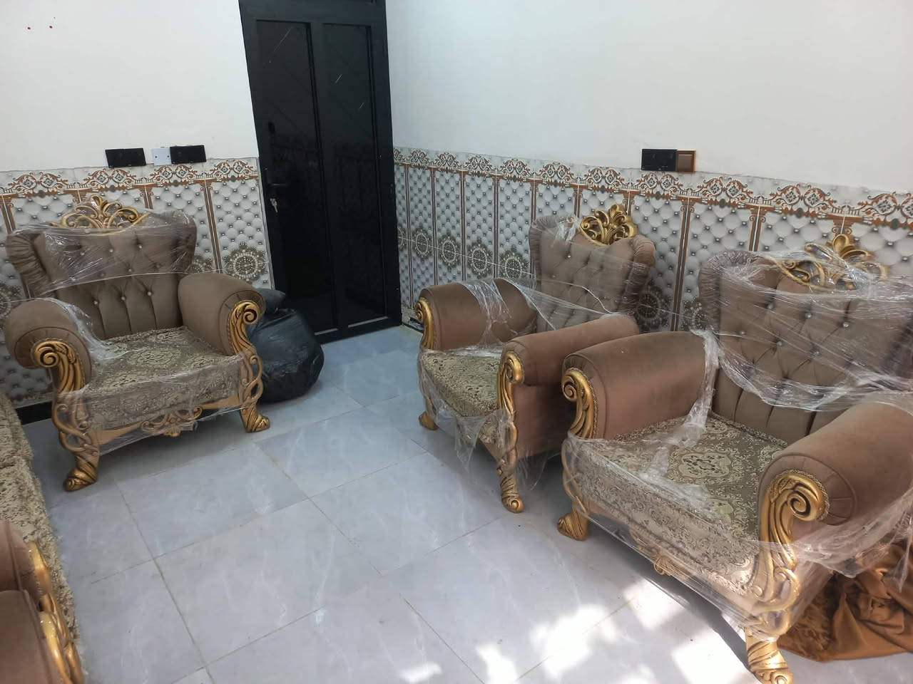 سلام عليكم

تخم للبيع  

باله جديد ما مستخدم 

تخم االملكي تركي 10 مقاعد 
سعرة 750 

للاستفسار رقم *********** او خاص
