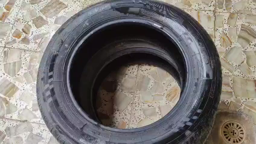 تخم تايرات حجم ١٧ /٦٠/٢٢٥
اقل الشهر من اخذته وما صار للسياره جبير
الي يفيده يتصل او يراسل وات ***********
