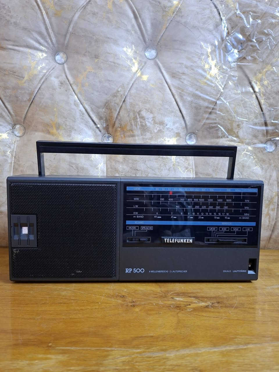 تحية طيبه جهاز مارگه تليفونكن الماني 
سحب جداً قوي نقاوت الصوت ممتازه 
نسبه النظافه عاليه 95 ٪  اربع موجات 
مع FM  كهرباء مباشر  باتري عدد 4 وسط
يوجد فيديو لتوضيح السعر خاص 
***********
