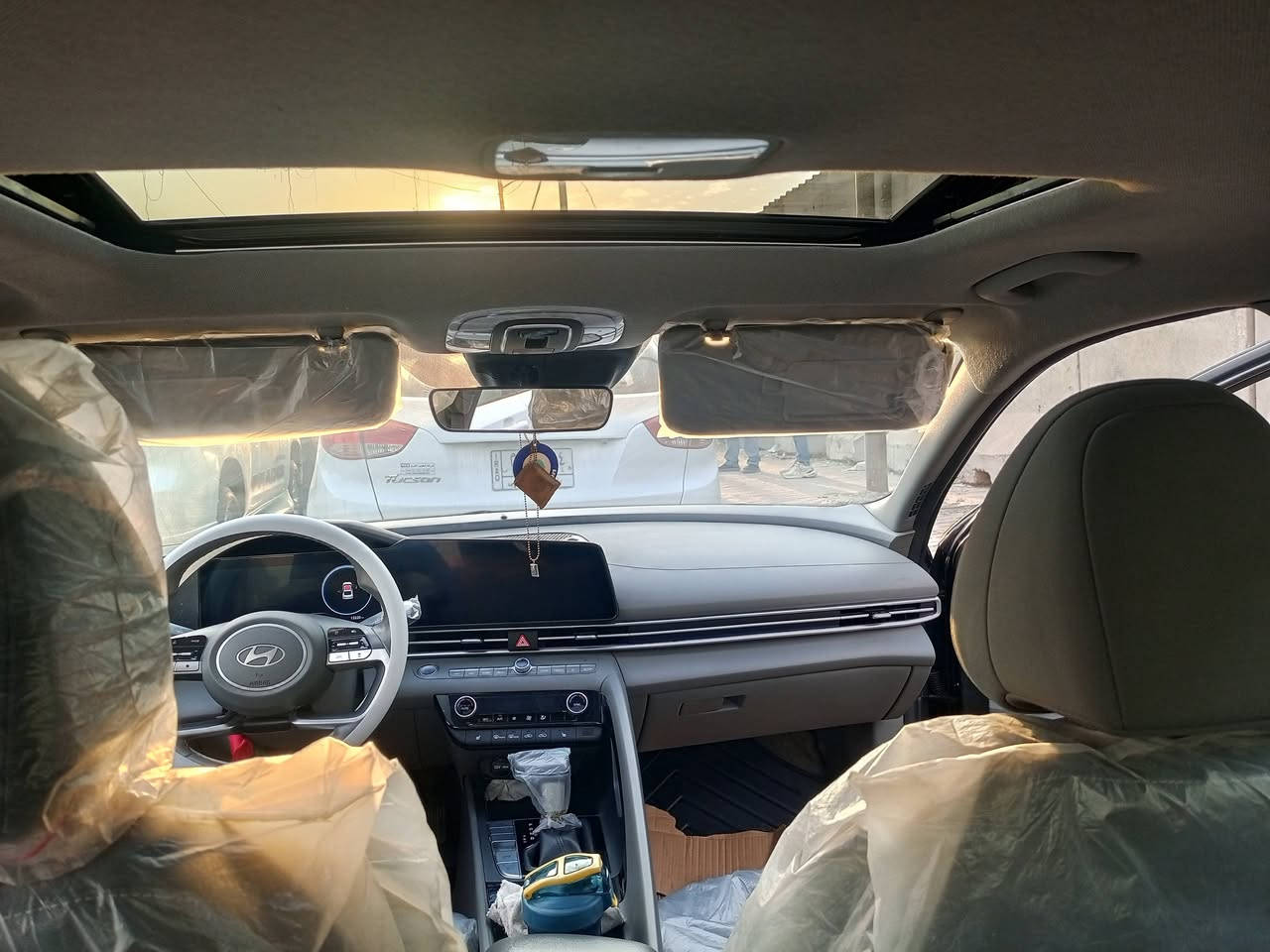 سلام عليكم
الإنترا للبيع موديل2024 وراد أمريكي 
مرقم باسمي 
ايرباكات مكفولات ماعده البرده 
فتحه سقف بصمه 
تشغيل عند البعد
تحديد مسار
رادار جانبي
رادار امامي 
رادار خلفي
اوتو هولد
حساس اطارات
مانع نزلاق 
توقف ذاتي
القيادة ذاتية 
كامرة 360
ترحيب عند الاقتراب
فتح الجنطه عند الاقتراب 
شاشة دجتل متصله
تحكم ستيرن 
دشبول متغير الوان  
ماشية  13000
محرك 2000 دوش

مكاني بغداد.حي اور 
الاتصال 
***********
