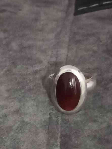 يماني كرزي طبيعي  صياغه الامير  فضه 990 
قياس الخاتم 20/ 21
2 سانتيم اله ربع 
السعر علق يوصلك بالتعليق
***********
