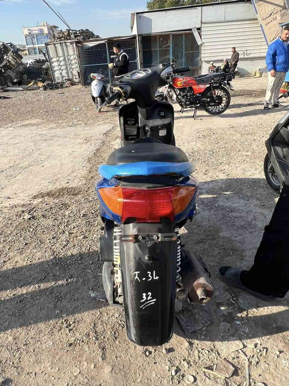 سكنكس نثية دراجة مستعملة نضيفة مكينة هندر لايت أشاير كلا شغال باتري جديد تخم تاير جديد بيها تواصل *********** مكاني شعلة ب 450 وبيها مجال
