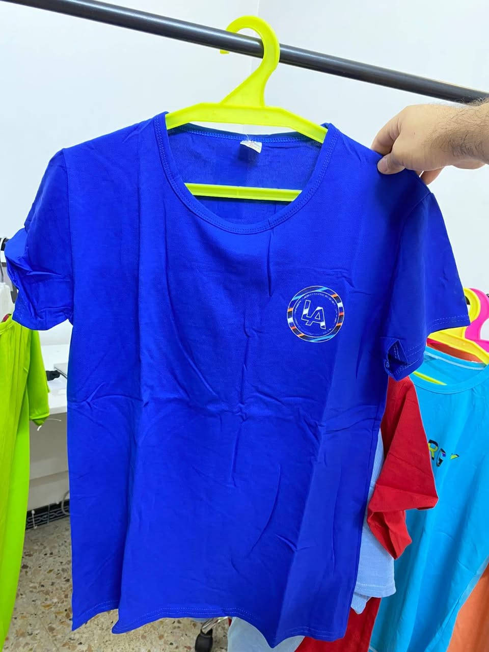 سلام عليكم خوان متوفر تيشرتات بارخص سعر
متوفر كل الوان واحجام 
وسعر القطعه 3000الف وسعر الجمله يختلف 
يوجد توصيل داخل طوز وخارج طوز 
استفسار واتساب او ماسنجر 
***********
