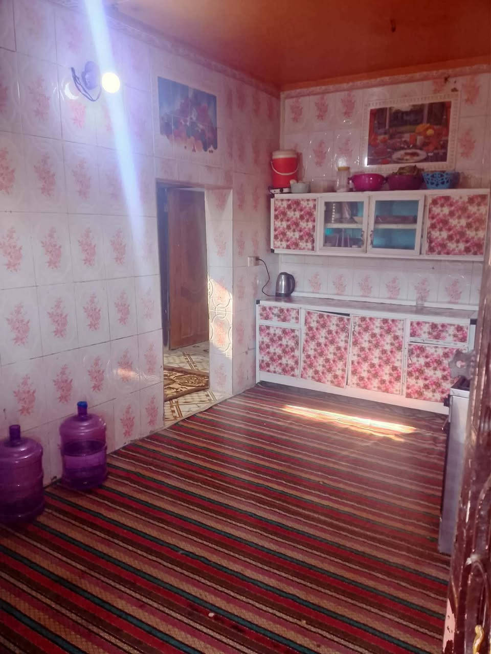 اسلام عليكم شباب بيت للبيع ٣٠٠متر   طاابو ملك صرف  بيت جبير وحلو قرفتين نوم واستقبال ومطبخ وهوول جبير مكان ديالى غالبية سيف سعد قرب شارع ٣٠ بيت خير من الله سعرة ٥٥وبيه مجال قليل شراي يتصل علرقم ***********وهاذة الثاني بيه واتساب ***********
