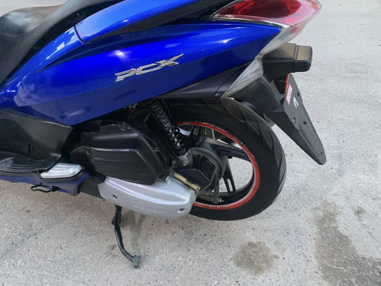 سلام عليكم دراجه جيل الاول لبيع كفاله عامه سعر مليون و 400 شراي يتصل *********** مكان بغداد
