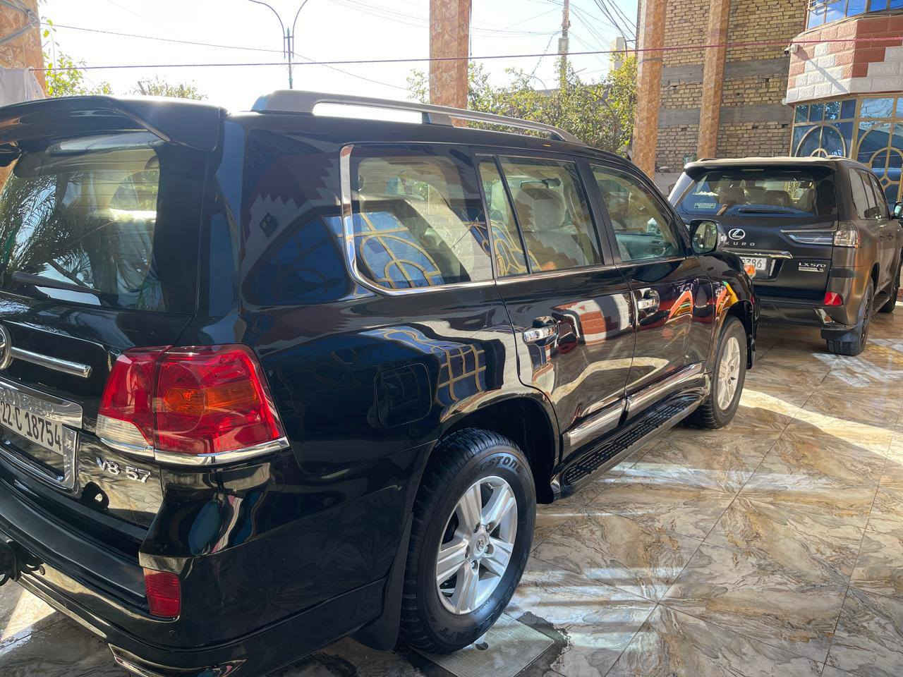 السلام عليكم
للبيع جكسار 2013 فئة VXR. 5.7
لون اسود ماشيه 170 الف 
رقم سياره اربيل 
مغلفه ppf 
سياره جديده ما ناقصه شي ابد تخم تاير جديد
مكفوله كفاله عامه ماعدا بارد بسيط 
سعر 390 وبيه مجال بسيط 
مكان سياره ذي قار 
رقم الهاتف :*********** 
***********
